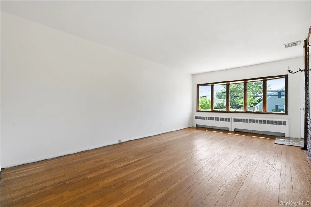 3695 Waverly Avenue Seaford, NY 11783