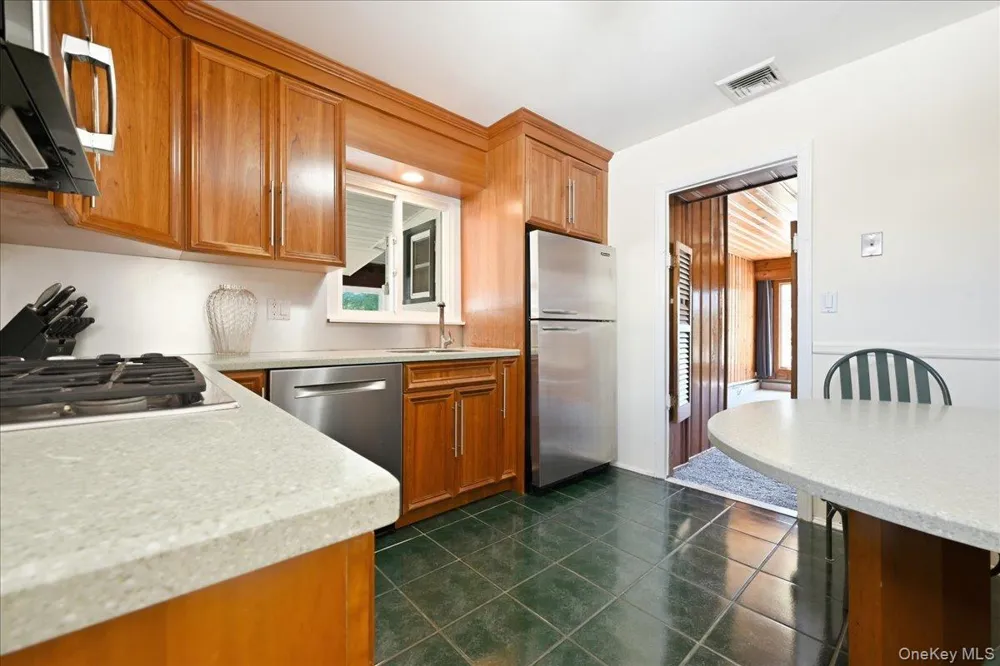 3695 Waverly Avenue Seaford, NY 11783