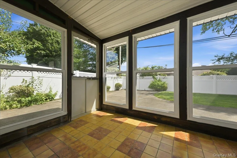3695 Waverly Avenue Seaford, NY 11783