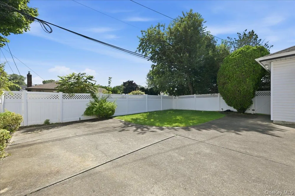 3695 Waverly Avenue Seaford, NY 11783
