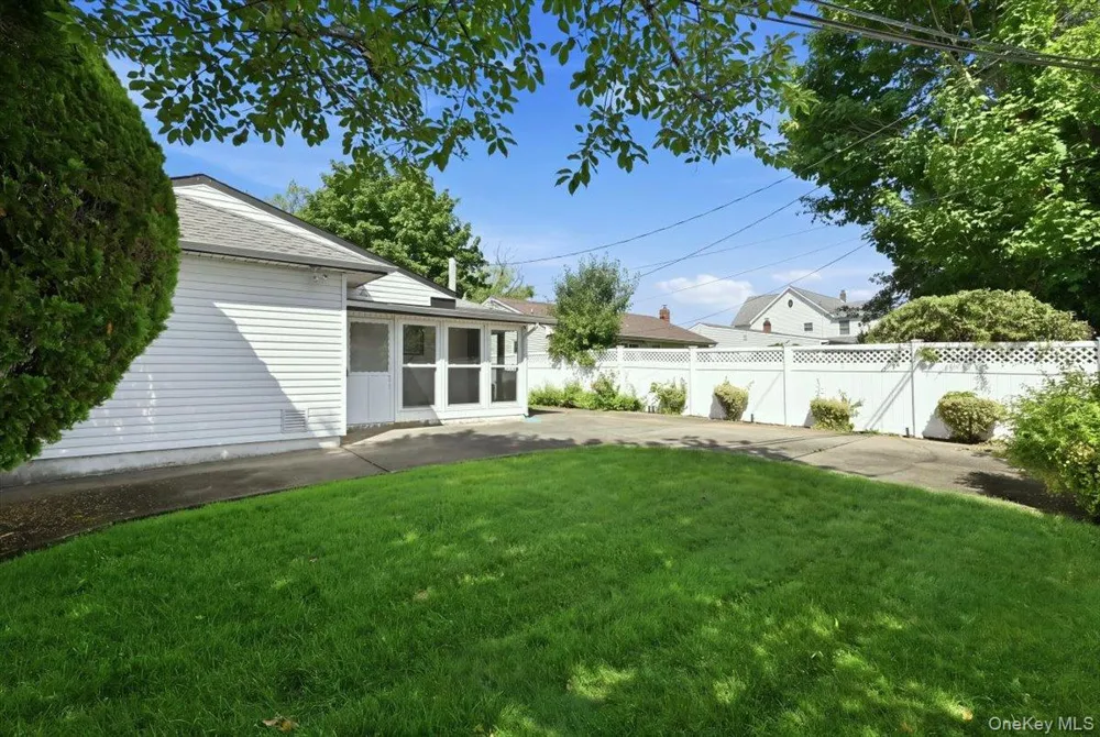3695 Waverly Avenue Seaford, NY 11783