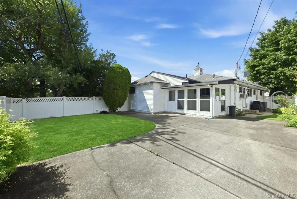 3695 Waverly Avenue Seaford, NY 11783