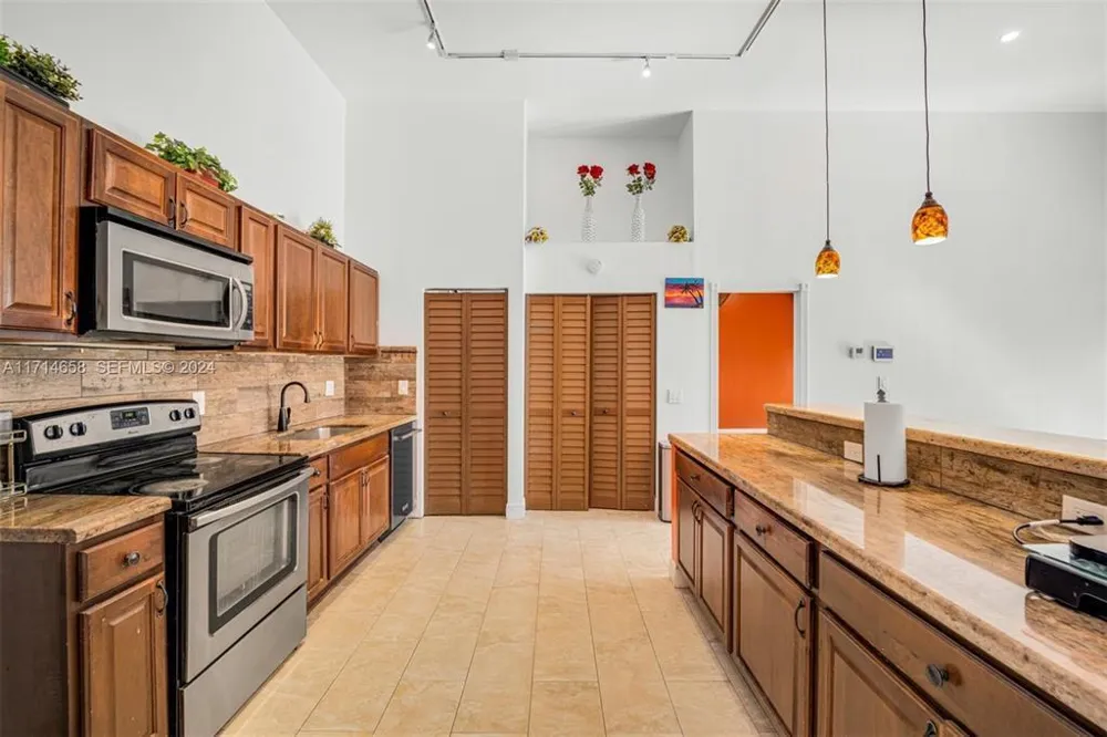 401 Leslie Drive Hallandale Beach, FL 33009