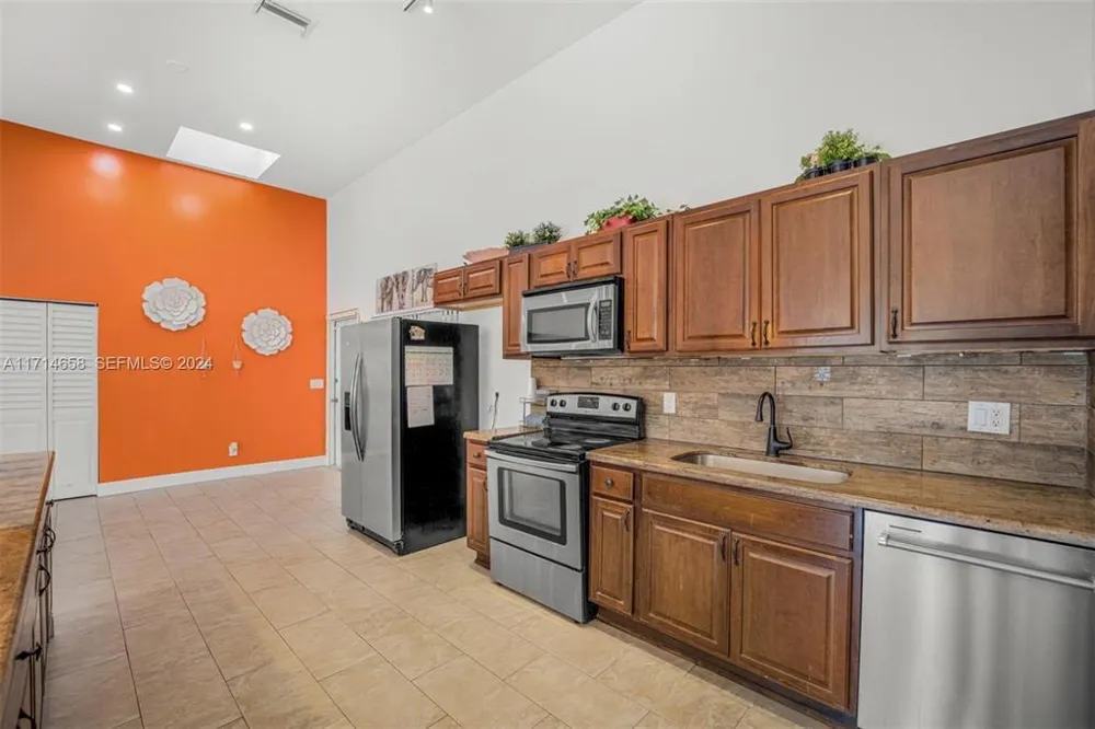 401 Leslie Drive Hallandale Beach, FL 33009