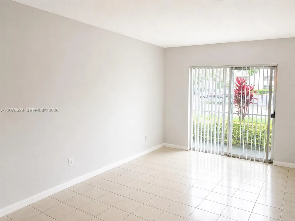 3400 NW 30th St #9 Lauderdale Lakes, FL 33311