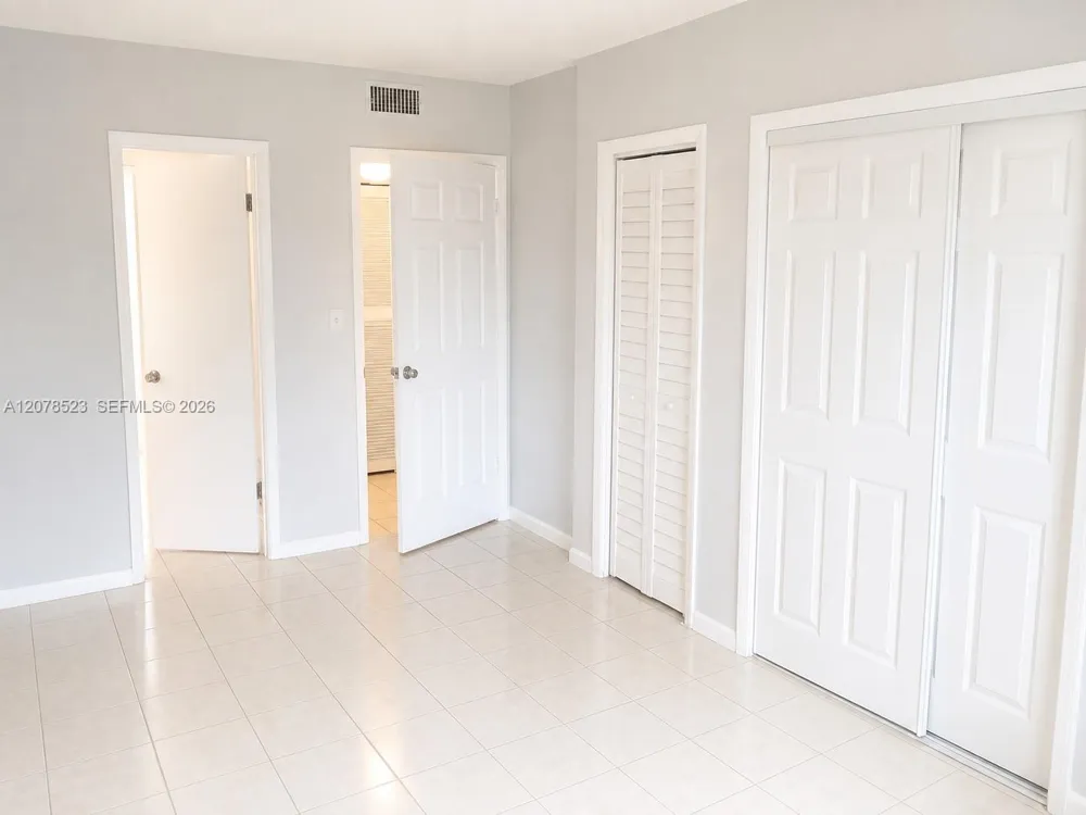 3400 NW 30th St #9 Lauderdale Lakes, FL 33311