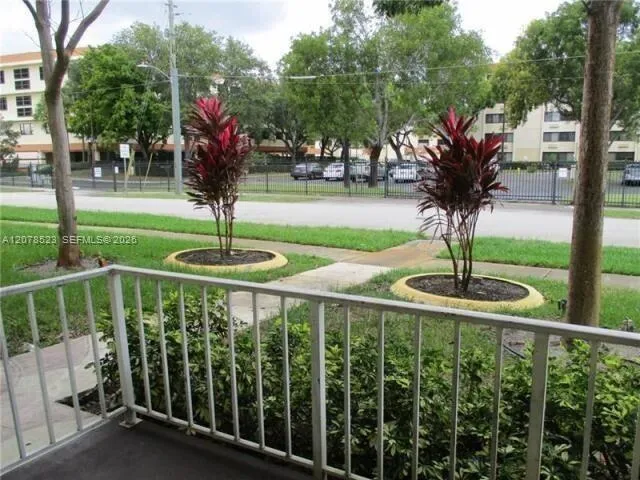 3400 NW 30th St #9 Lauderdale Lakes, FL 33311