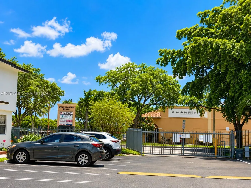 10850 W Flagler St #D314 Sweetwater, FL 33174