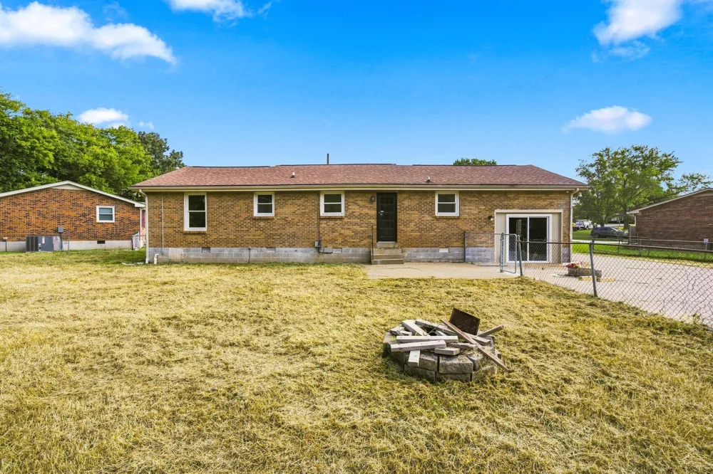 106 Winston Ct Clarksville, TN 37042