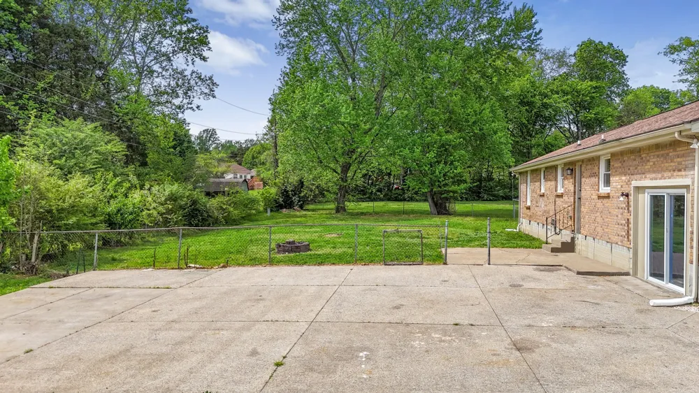 106 Winston Ct Clarksville, TN 37042