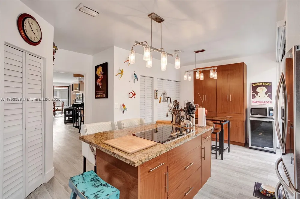 21388 Marina Cove Cir #13-G Aventura, FL 33180