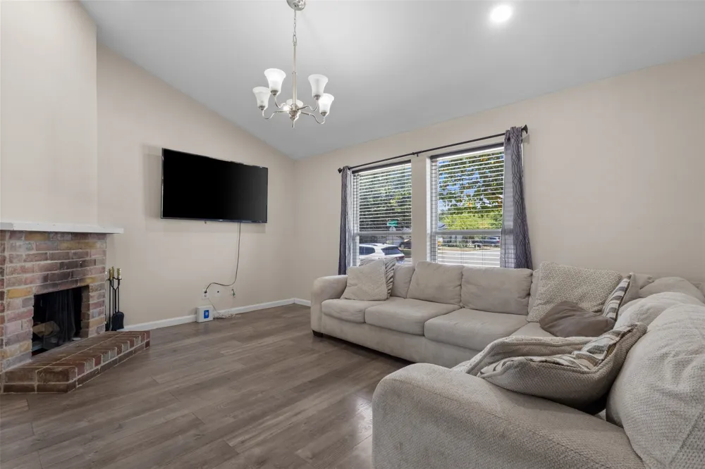 1309 Glenwood Street Grand Prairie, TX 75052