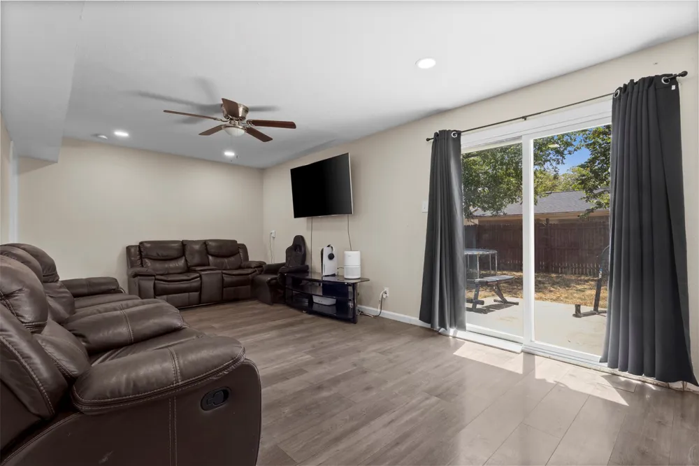 1309 Glenwood Street Grand Prairie, TX 75052