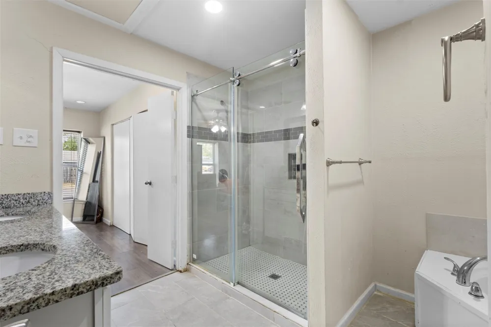 1309 Glenwood Street Grand Prairie, TX 75052