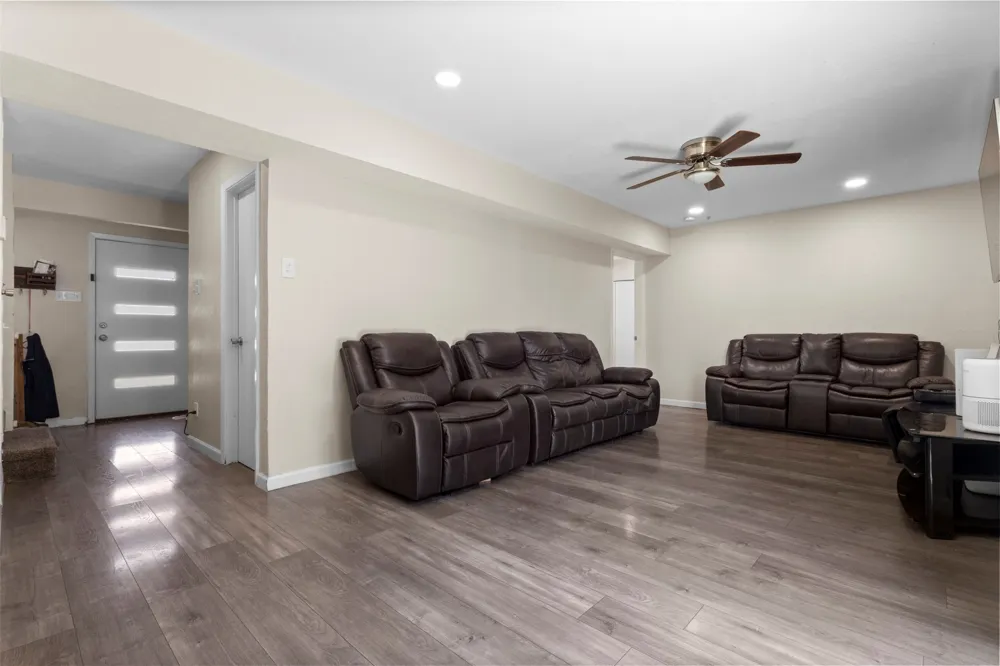 1309 Glenwood Street Grand Prairie, TX 75052