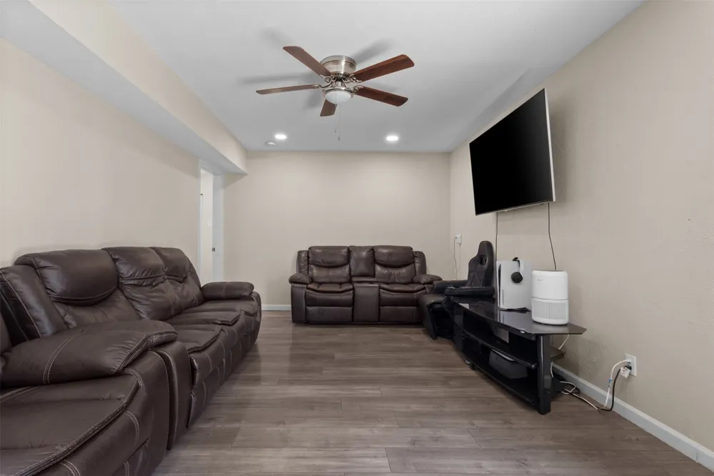 1309 Glenwood Street Grand Prairie, TX 75052