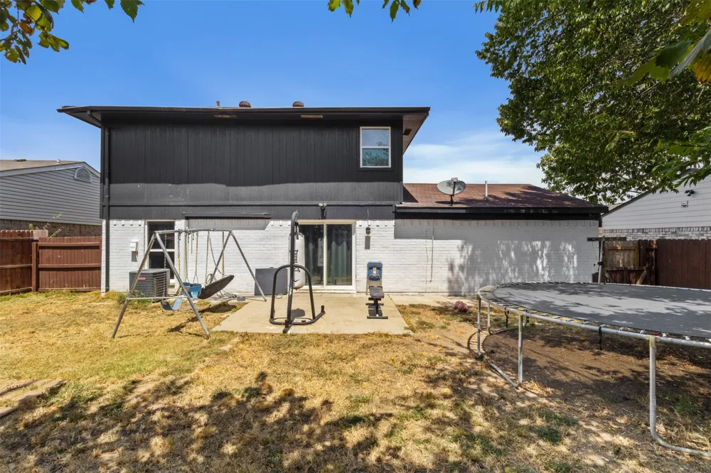 1309 Glenwood Street Grand Prairie, TX 75052