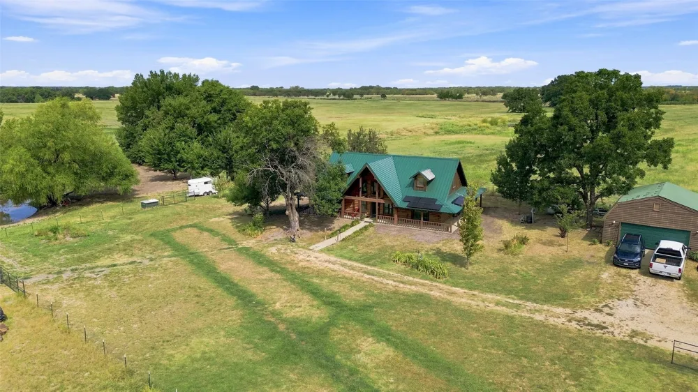 1956 County Road 27100 Roxton, TX 75477