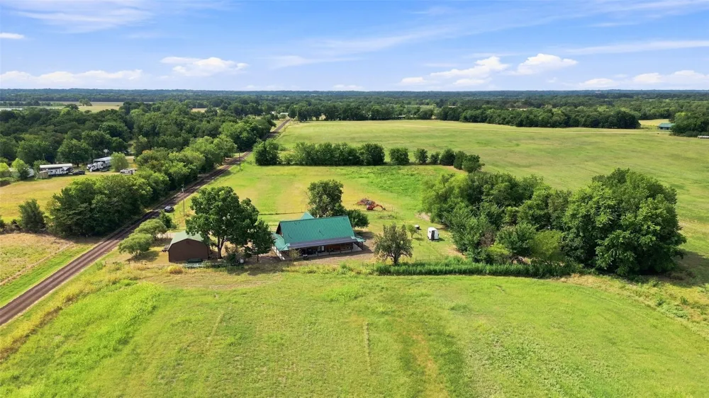 1956 County Road 27100 Roxton, TX 75477