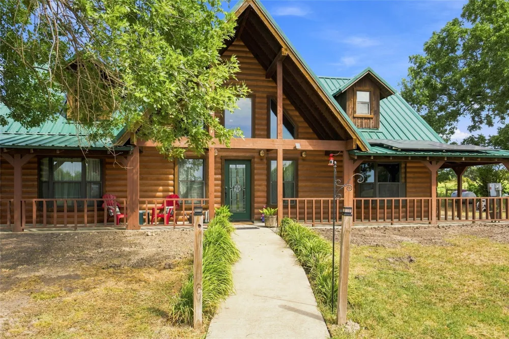 1956 County Road 27100 Roxton, TX 75477