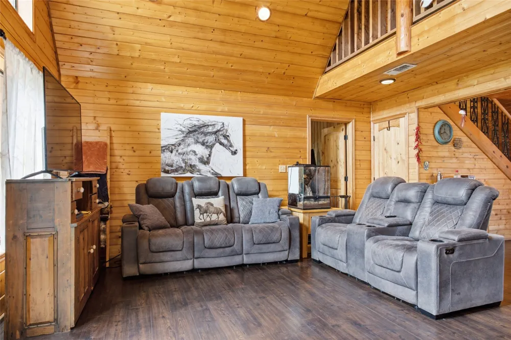1956 County Road 27100 Roxton, TX 75477