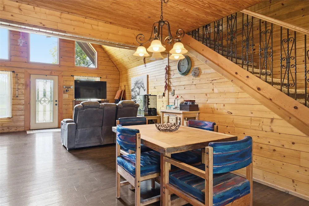 1956 County Road 27100 Roxton, TX 75477