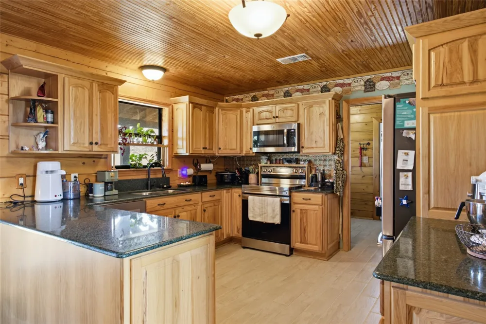 1956 County Road 27100 Roxton, TX 75477