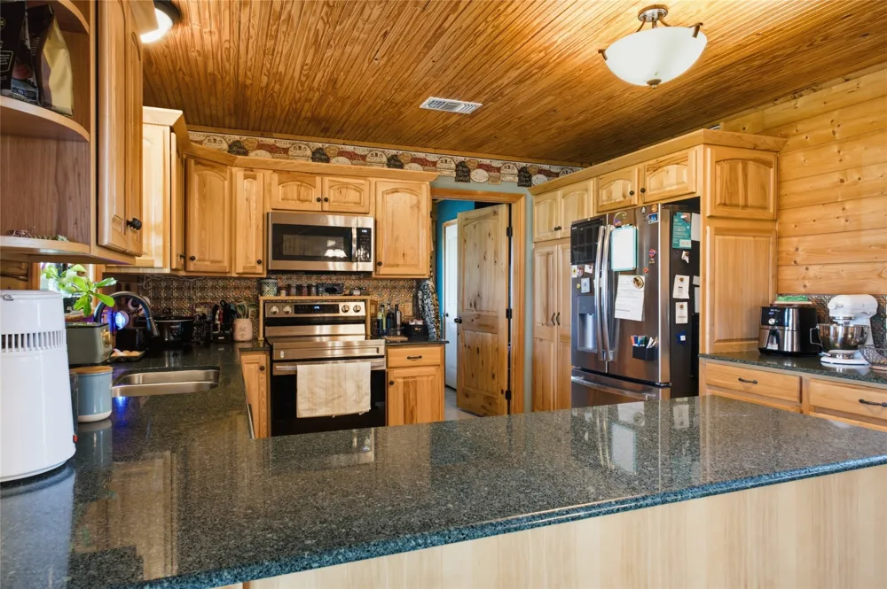 1956 County Road 27100 Roxton, TX 75477