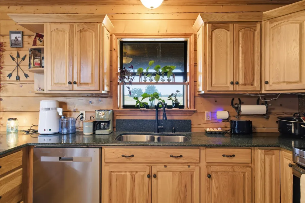 1956 County Road 27100 Roxton, TX 75477