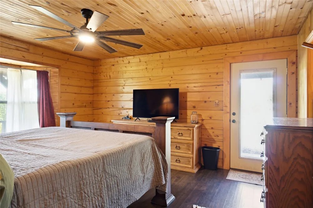 1956 County Road 27100 Roxton, TX 75477