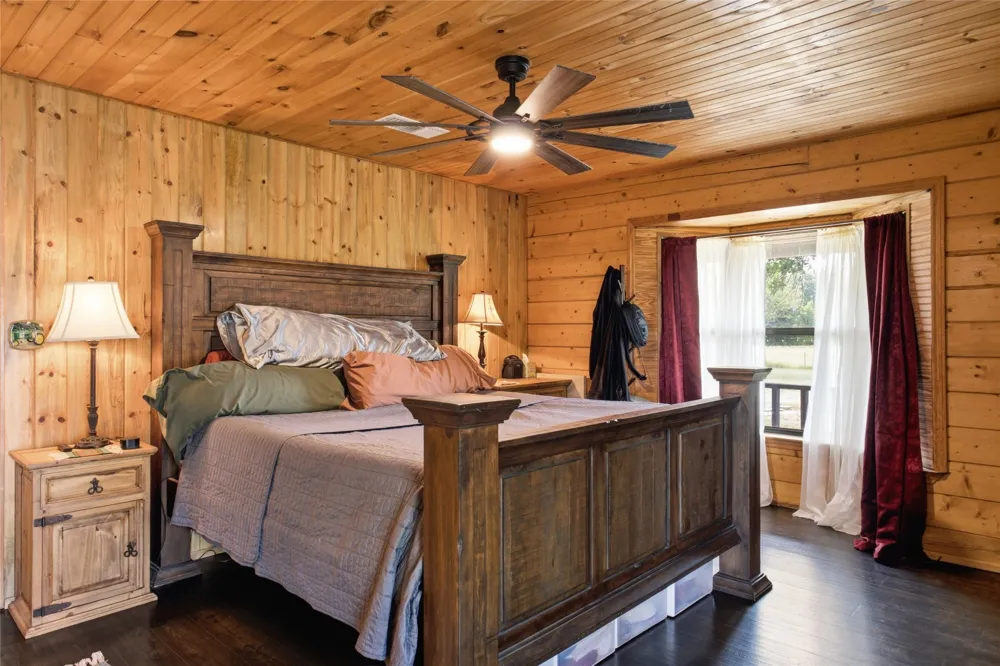1956 County Road 27100 Roxton, TX 75477