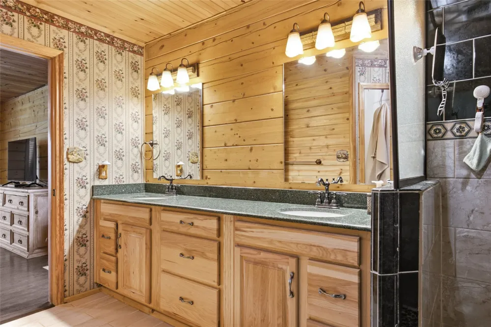 1956 County Road 27100 Roxton, TX 75477