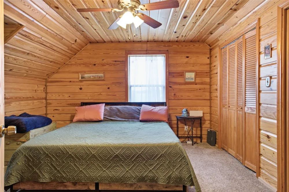 1956 County Road 27100 Roxton, TX 75477