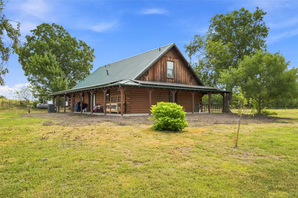 1956 County Road 27100 Roxton, TX 75477