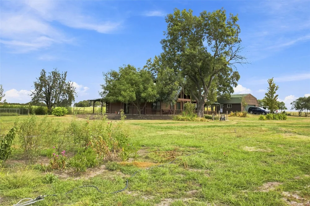1956 County Road 27100 Roxton, TX 75477