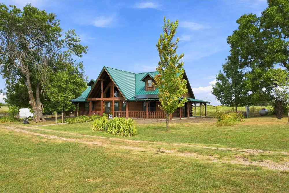 1956 County Road 27100 Roxton, TX 75477