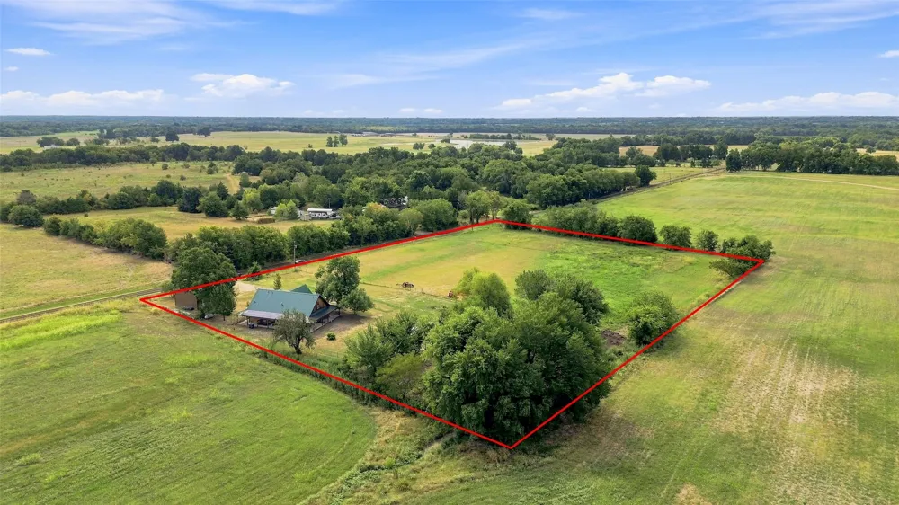 1956 County Road 27100 Roxton, TX 75477