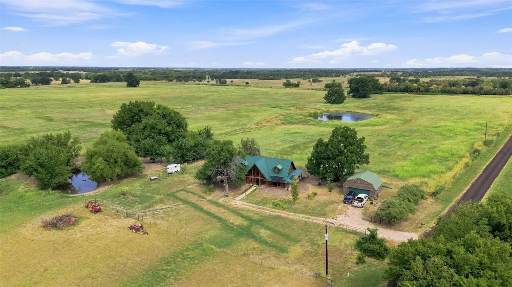 1956 County Road 27100 Roxton, TX 75477