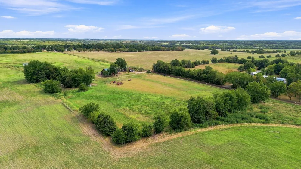 1956 County Road 27100 Roxton, TX 75477