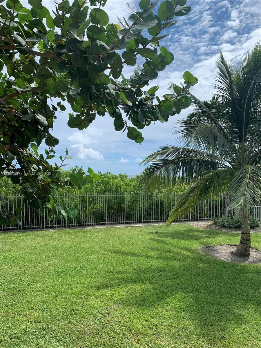 177 Ocean Lane Dr #208 Key Biscayne, FL 33149