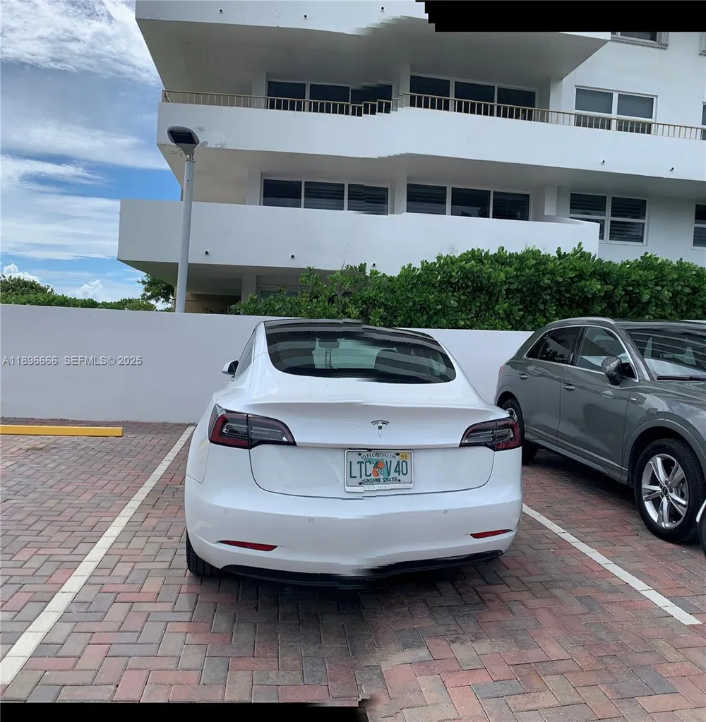 177 Ocean Lane Dr #208 Key Biscayne, FL 33149