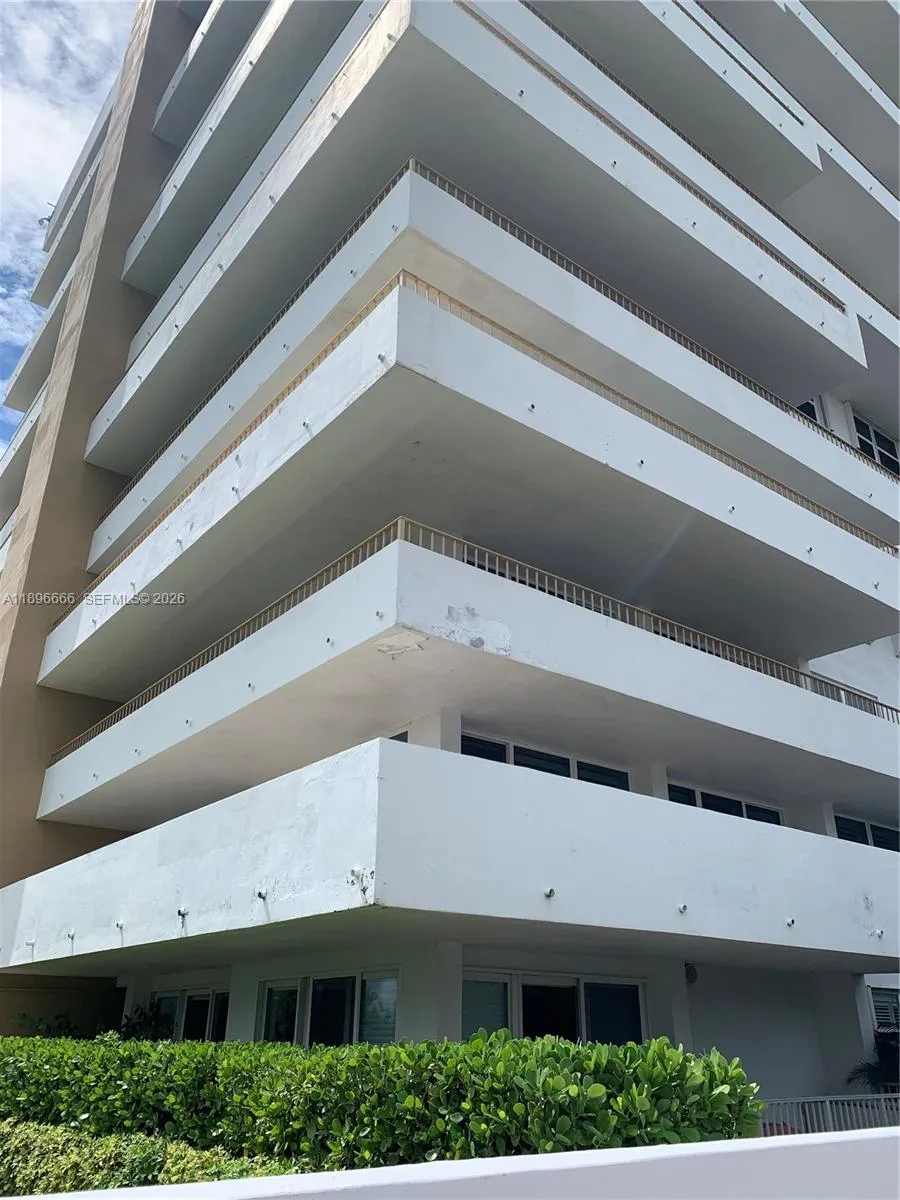 177 Ocean Lane Dr #208 Key Biscayne, FL 33149