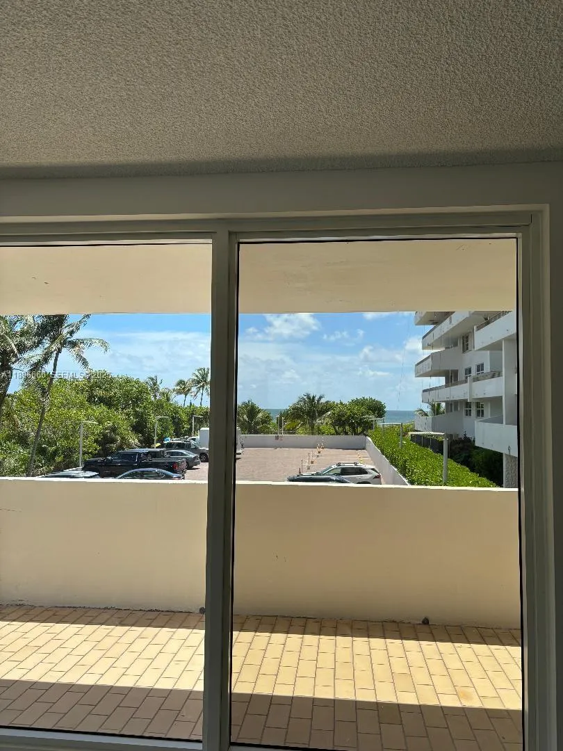 177 Ocean Lane Dr #208 Key Biscayne, FL 33149
