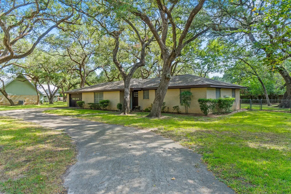 113 Krupka Street Columbus, TX 78934