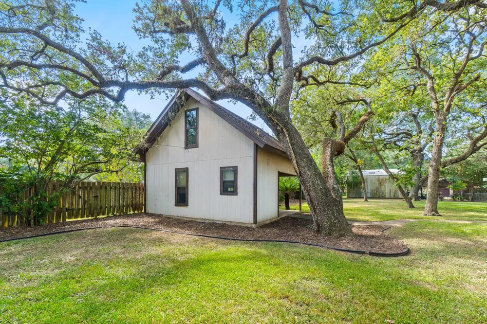 113 Krupka Street Columbus, TX 78934