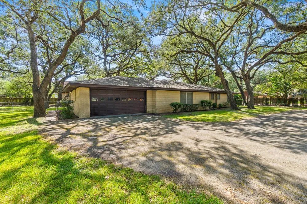 113 Krupka Street Columbus, TX 78934