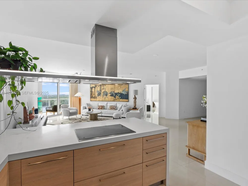 17111 Biscayne Blvd #1104 North Miami Beach, FL 33160