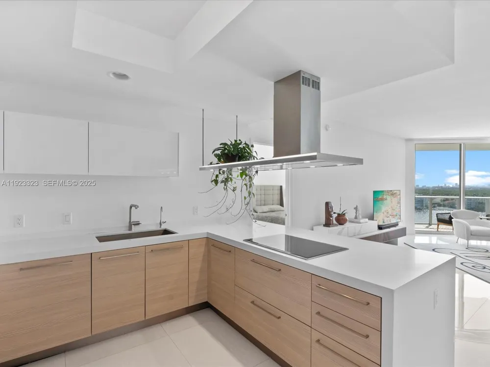 17111 Biscayne Blvd #1104 North Miami Beach, FL 33160