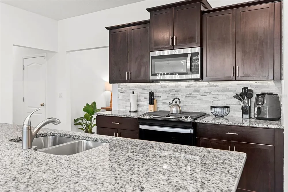 7552 OAKMOSS LOOP Davenport, FL 33837