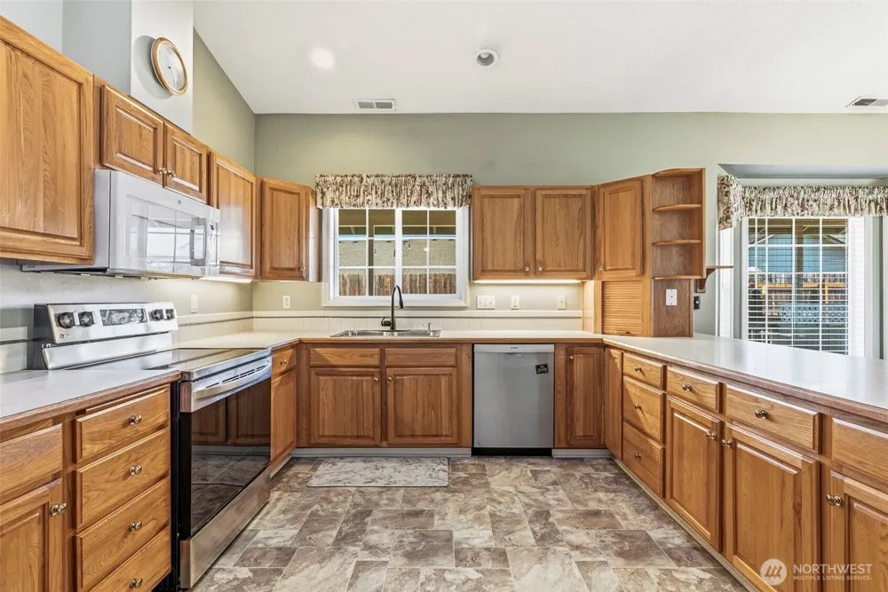 2426 38th Avenue Longview, WA 98632